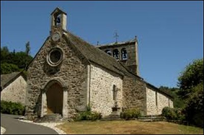Nous commençons notre balade devant l'église Saint-Victor d'Antignac. Commune Cantalienne, dans la vallée de la Sumène, elle se situe dans l'ancienne région ...