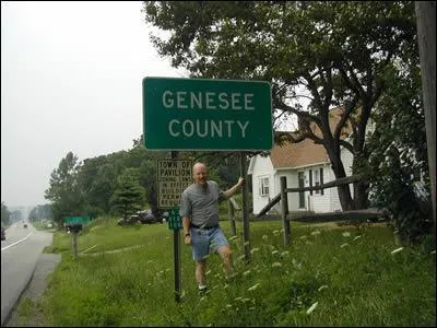 'Alabama' est aussi le nom d'une ville qui se trouve dans un autre Etat des U.S.A.. Laquel ?