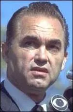Voici George Wallace qui fut gouverneur de l'Etat de 1971  1979 puis de 1983  1987. Quell tait la position de ce membre du parti dmocrate vis--vis de la sgrgation raciale ?