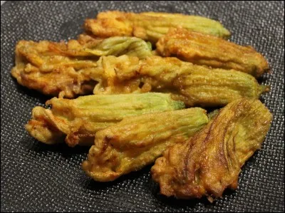 Complétez ce nom d'un plat de la cuisine provençale : "beignets  de courgette".