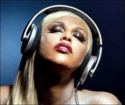 Pour quel 'High School Musical ' Lm a-t-elle chant une des chansons ?