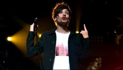 De quelle couleur Louis a-t-il teint ses cheveux pour soutenir une association ?