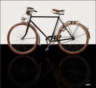 En 1910, trouvant "voler" pour un avion trop péjoratif, on proposa plusieurs verbes pour le remplacer. Lequel n'en faisait pas partie ?