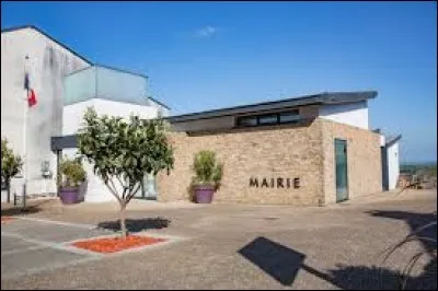 Mathilde a emmené sa vieille télé fichue à Bouzillé. Elle se trouvait dans une ancienne commune Angevine, située en région ...