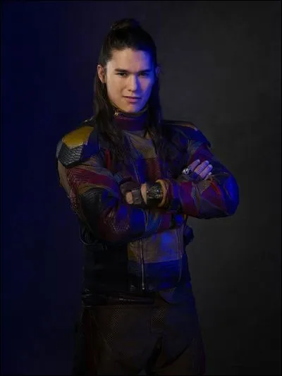 Dans ''Descendants'' avec qui Jay essayait-il de flirter ?