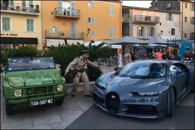 "Le Gendarme de Saint-Tropez" est un long-métrage joué par Bourvil.