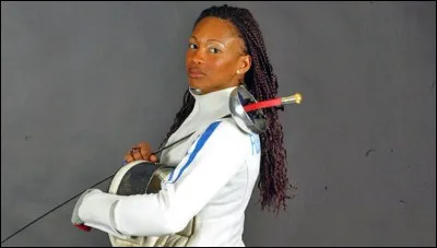 Quelle était l'arme de prédilection de l'escrimeuse Laura Flessel ?