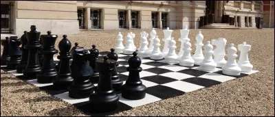 Quelle langue est à l'origine du nom du jeu d'échec ?