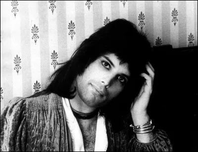 Il a 12 ans lorsqu'il intègre son premier groupe, en tant que pianiste. Comment se nomme ce groupe ?