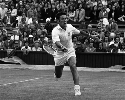 Ce joueur de tennis, vainqueur de la Coupe Davis à trois reprises avec l'équipe d'Australie, en 1953, 1955 et 1956, a remporté 133 titres en simple :