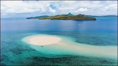 Le récif de corail de Mayotte est l'un des plus grands lagons fermés du monde, l'un des plus profonds, et l'un des seuls à disposer d'une double barrière.