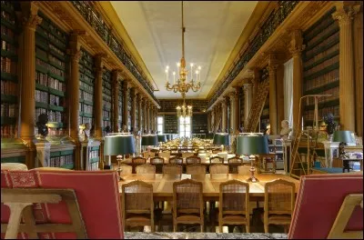 Dans quel arrondissement parisien se situe la Bibliothèque Mazarine, plus ancienne bibliothèque publique de France ?