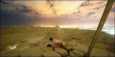 Premier couple divin de jumeaux primordiaux en Égypte ancienne, symbolisant l'humidité et son frère l'air. Qui sont-ils ?