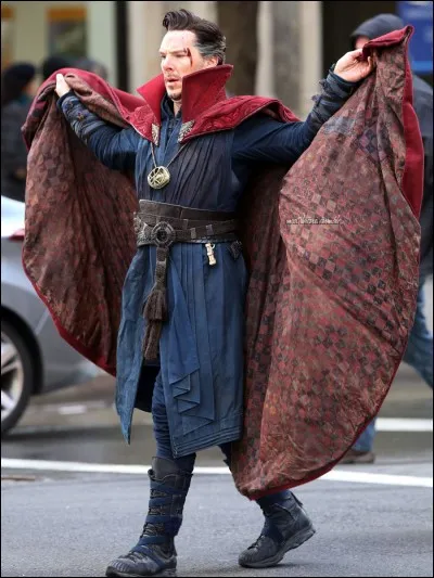 Doctor Strange poss&egrave;de la cape...