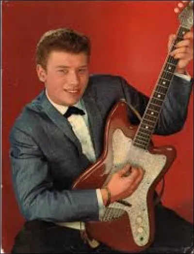 Complétez le titre de cette chanson de Johnny Hallyday : "Retiens...