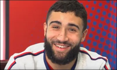 Je suis né le 18 juillet 1993 à Lyon, je joue à l'OL, je suis le seul représentent de ce club.