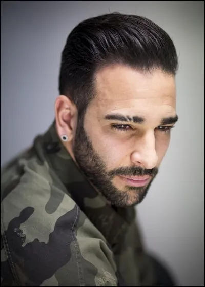 Je suis né le 27 décembre 1985 à Bastia, défenseur central à l'OM, je suis l'un des seuls joueurs à n'avoir joué aucune minute pendant la compétition.