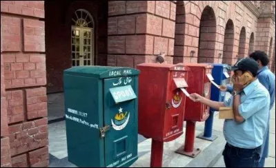 Intéressante légende sur la photo en anglais : ''World Post Day will be observed to create awareness about the role of postal services in everyday life and its contribution to the socio-economic development.''
Trouvez ce pays qui montre qu'il a été membre du Commonwealth ?