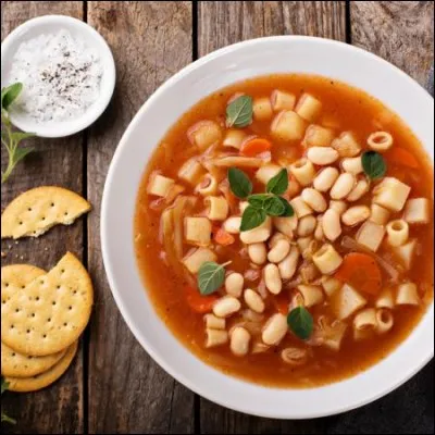 Minestrone : soupe de l&eacute;gumes &eacute;paisse souvent additionn&eacute;e de p&acirc;tes ou de riz, et servie accompagn&eacute; de parmesan r&acirc;p&eacute;.Risotto : r&eacute;duction d'un bouillon de riz cuit avec divers ingr&eacute;dients, champignons, crevettes, petits pois...Quel est le pays d'origine de ces deux plats ?