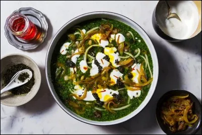 Ash-e-reshteh : soupe &eacute;paisse compos&eacute;e de p&acirc;tes, de l&eacute;gumineuses, d'herbes, d'&eacute;pinards et de lait caill&eacute;. Koukou : tarte-omelette &agrave; base de l&eacute;gumes et/ou de viande. Quel est le pays d'origine de ces deux plats ?