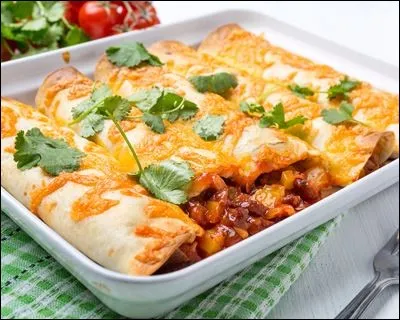Enchiladas : tortillas de ma&iuml;s recouvertes de sauce salsa ou de mole servies chaudes. Peuvent contenir piments ou sauce tomate. Pozole : pot&eacute;e qui peut contenir poulet, porc ou dinde. Le ma&iuml;s est bouilli dans de l'eau avec de la chaux. Quel est le pays d'origine de ces deux plats ?