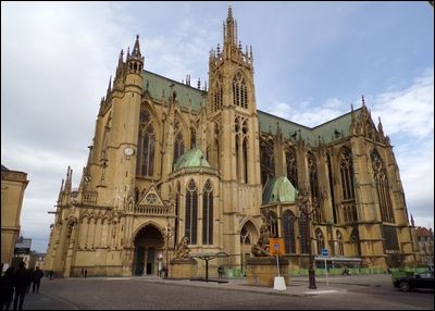 Quand la cathédrale de Metz a-t-elle brûlé, alors qu'une partie de la région avait été annexée par les Allemands ?