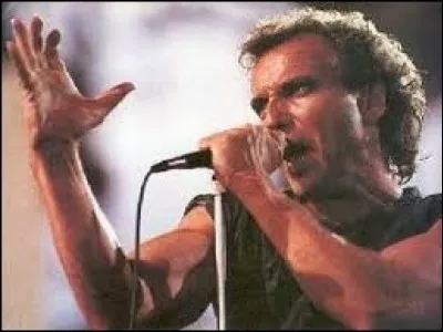 Complétez ces paroles de Bernard Lavilliers : 

''C'est une frangine portoricaine qui vit dans le Spanish Harlem
Les reins cambrés au bon endroit, elle est superbe
C'est la ------------''