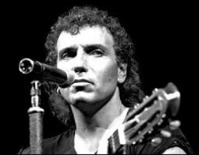 ''Est-ce ainsi que les hommes vivent ? '' est une reprise de Bernard Lavilliers. Qui a écrit le texte de cette chanson de Léo Ferré ?