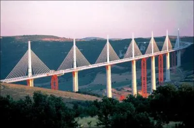 Voici le clbre viaduc de Millau dans l'Aveyron et ses habitants sont des :