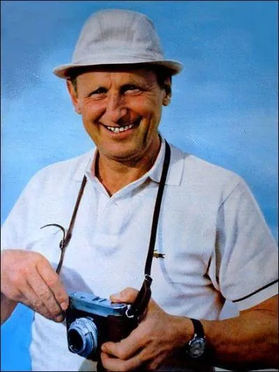 Le vrai prnom de BOURVIL  est :