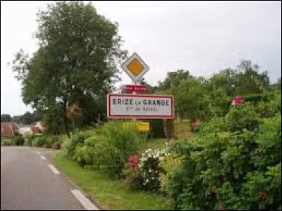 Nous sommes dans le Grand-Est, à l'entrée d'Érize-la-Grande. Ancienne commune lorraine, elle se situe dans le département ...