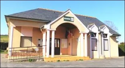 Petit village d'Occitanie, peuplé de 41 habitants, Moumoulous se situe dans le département ...