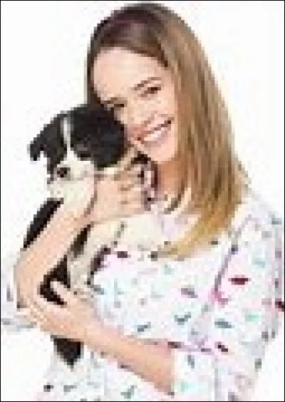 Dans quel épisode, Tina apporte-t-elle, en cachette, un chien dans son appartement ?