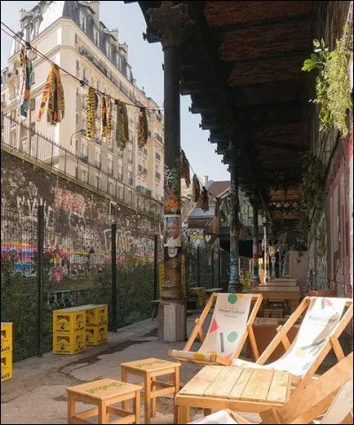 La gare de Saint-Ouen (du nom d'une quarantaine de villages en France), est devenue atelier de tatouage, de massages, de yoga du rire, etc. Quelle N'était/N'est PAS l'autre forme du prénom "Ouen" ?