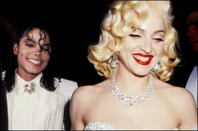 En quelle année est sorti l'album : "Ray of Light's" de Madonna ?