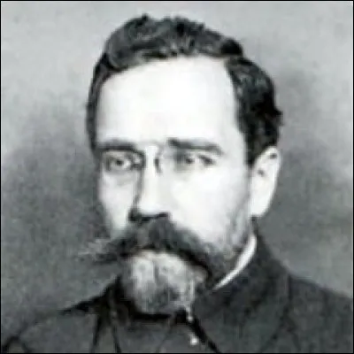 Révolutionnaire russe, Bolchevik de la première heure, il joue un rôle très important de 1917 à 1924 puis il est l'une des grandes victimes des procès de Moscou en 1936 :
