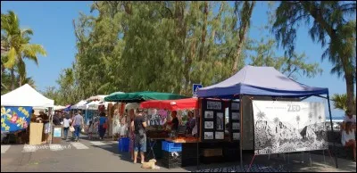 Maintenant, passons aux services et divertissements que nous vous proposons. Dans cette all&eacute;e, est install&eacute;...