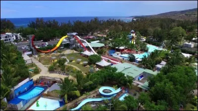 Ensuite, le camping poss&egrave;de un immense espace aquatique, avec notamment un simulateur de surf, des toboggans pour tous &acirc;ges, un snack, de nombreux bassins. C'est...