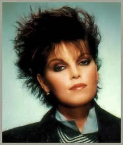 Pat Benatar chante ''Treat Me Right''. Quel homme politique condamné par la justice ou en passe de l'être a les mêmes initiales que cette chanteuse ?