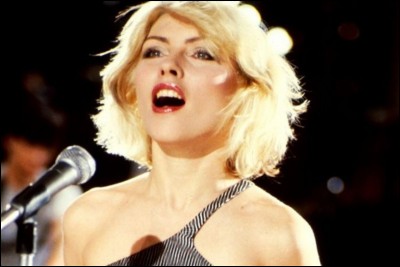Blondie a chanté ''Call Me''. Les ''call-girls'' sont de nos jours plutôt appelées ''escort''. Qui a incarné une escort-girl dans ''Pretty Woman'' ?