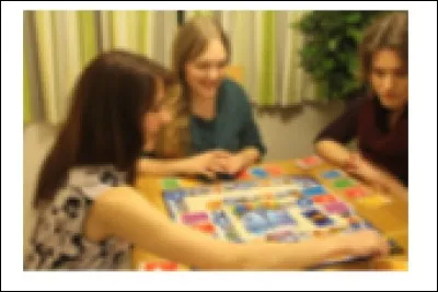 J'aime jouer aux jeux de société le vendredi.