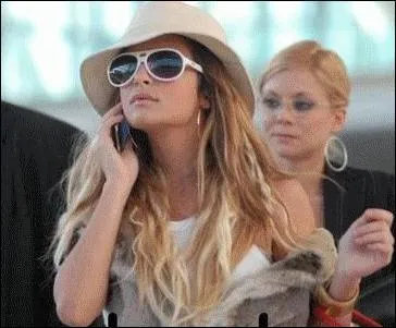 Dans la saison 2, de quelle couleur sont les cheveux d'Antonella