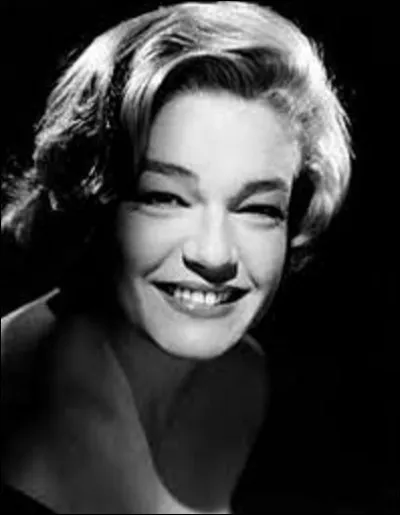 De son vrai nom Simone Kaminker, Simone Signoret est une actrice et écrivaine née le 25 mars 1921 à Wiesbaden en Allemagne. Icone du cinéma français, elle reçut durant sa carrière beaucoup de récompenses dont un César en 1978 comme meilleure actrice dans le film ''La vie devant soi''. Restée célèbre comme ''Casque d'or'', de Jacques Becker. Quel acteur joue à ses côtés le rôle de ''Manda'' ?