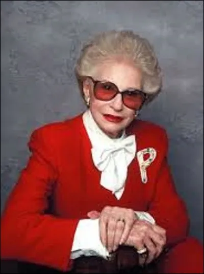 Costumière de théâtre et de cinéma, Paulette Coquatrix voit le jour à Paris le 26 avril 1916. À la mort de son mari, Bruno, en 1979, elle reprend une salle de spectacle parisienne avec sa fille Patricia, vendue en août 2001 au groupe Vivendi. Quel lieu géra-t-elle pendant vingt-deux ans ?