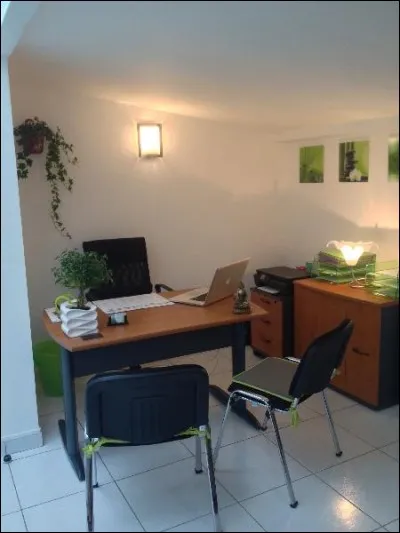 Elle n'est pas médecin et pourtant fait partie du maillon essentiel de la prise en charge des patients, dans leur mal-être psychologique et leur assurant une grande écoute. C'est...