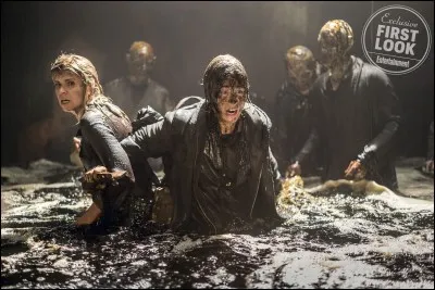 Toi et ta meilleure amie êtes dans une apocalypse de zombies. Vous êtes entourées. Que fais-tu ?