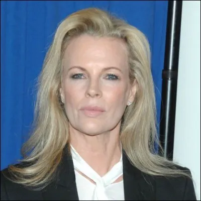 Actrice américaine, elle a joué dans "9 semaines 1/2", "L.A. Confidential", "Batman" , elle se prénomme ...