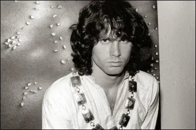 A quelle date, le chanteur des Doors, Jim Morrison, est-il mort d'une crise cardiaque à 27 ans ?
