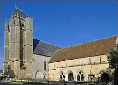 Nous sommes dans le Centre-Val-de-Loire devant l'église Saint-Martin de Massay. Commune de l'arrondissement de Vierzon, elle se situe dans le département ...