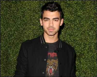 Quel âge a Joe Jonas ?